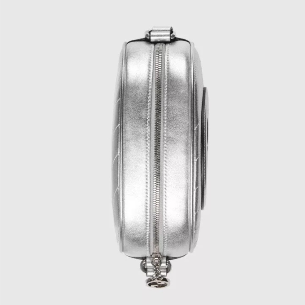 Gucci Silver Crossbody Bag with Textured Leather and Embossed Logo - Picture 5 of 9